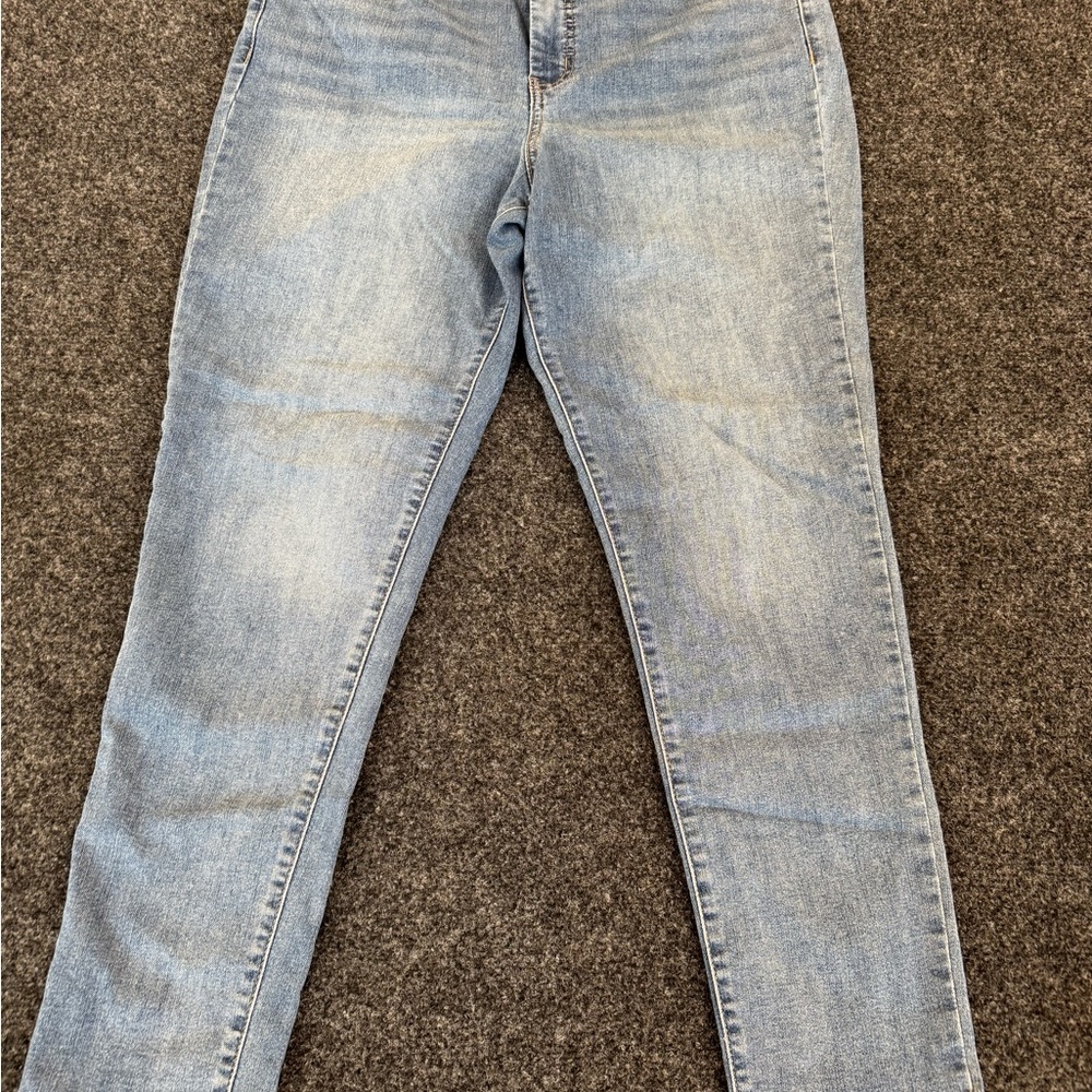Jessica Simpson Light Blue Denim Jeans with a Tapered Ankle